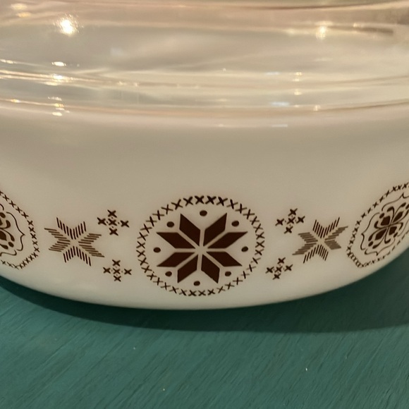 Vintage Pyrex “Town and Country” Oval Bake Dish With Lid, 1 1/2 Quarts - Picture 2 of 6